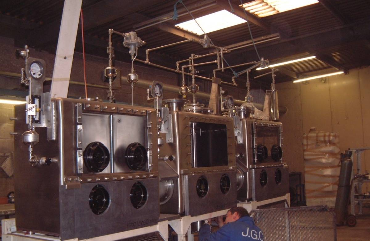 1 JGC Engineerings Engineers in the process of manufacturing a steel glovebox