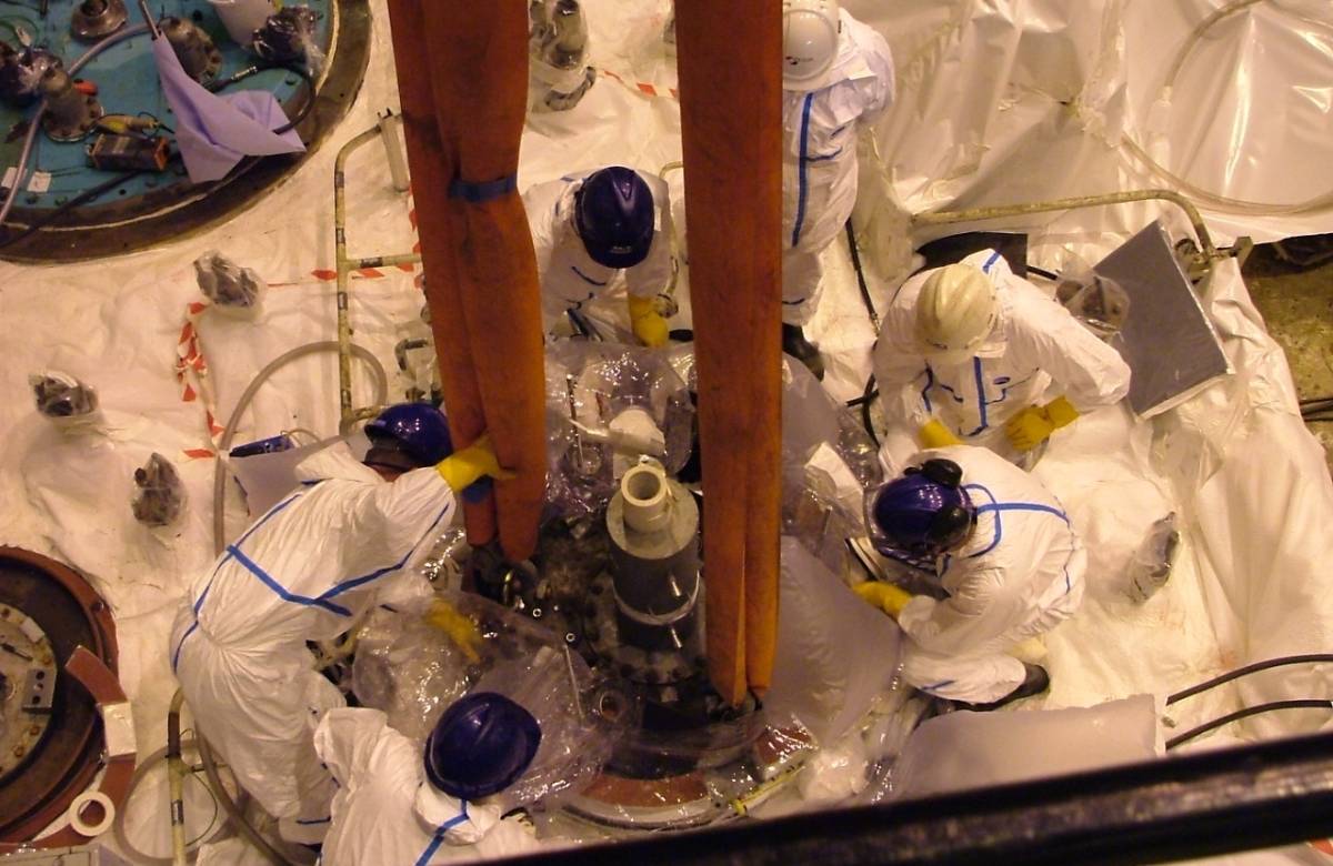 Several JGC Engineering Engineers working on site to decommission nuclear structure