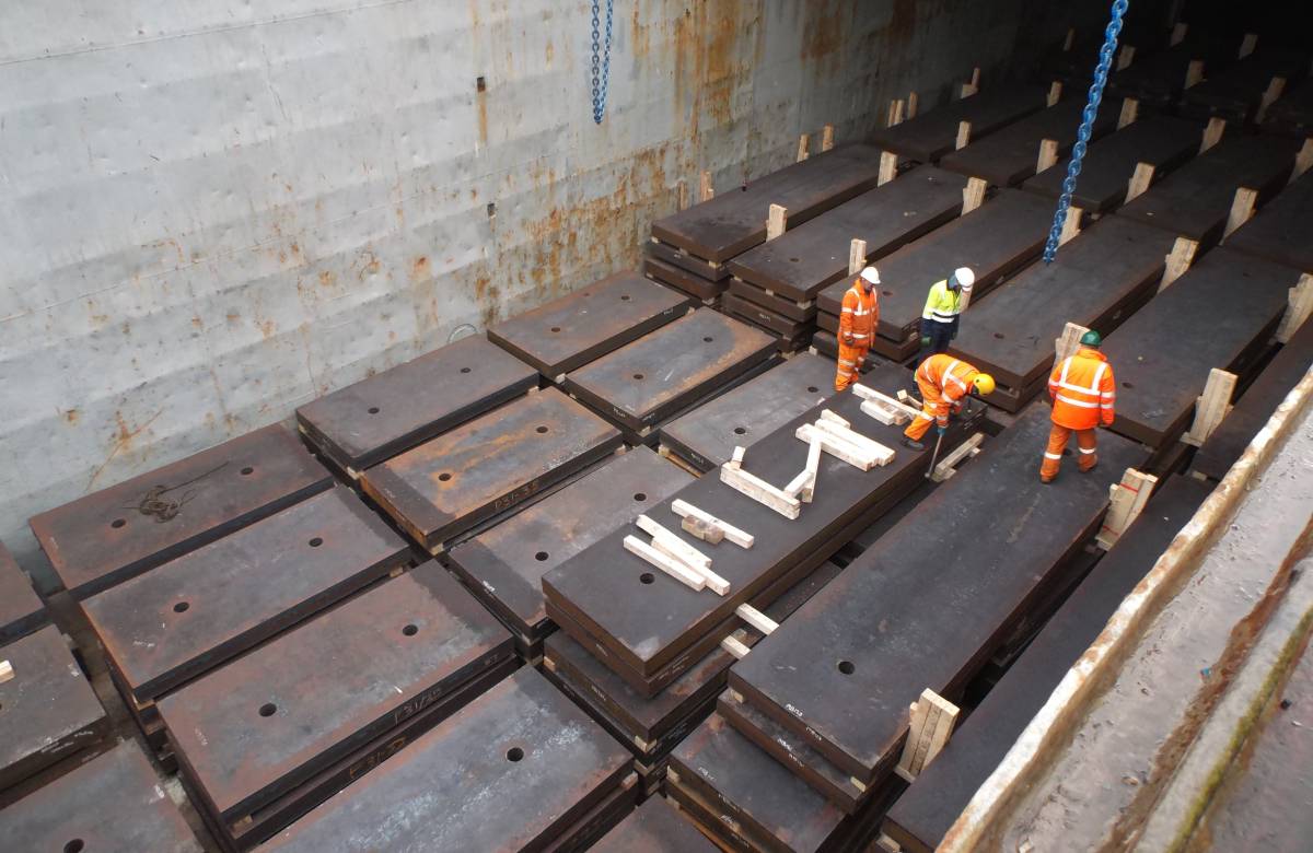 JGC Engineering engineers providing quayside support